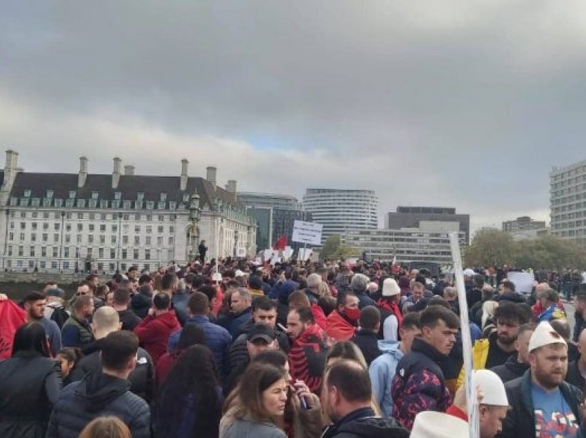 Shqiptarët protestojnë në SHBA, kundërshtojnë marrëveshjen