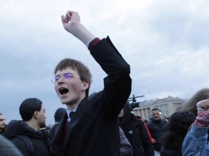 Francë/ Studentët fillojnë një demostratë të re kundër reformës së pensioneve