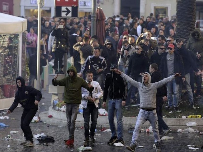 Roma - Feyenoord, tifozët kërcënojnë njëri - tjetrin