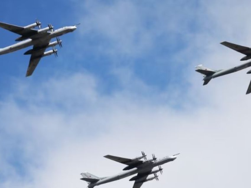 Bombarduesit rusë fluturojnë afër Japonisë