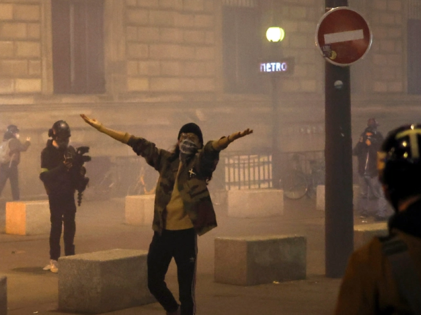 Protestat në Francë, opozita kërkon anulimin e vizitës së mbretit Charles