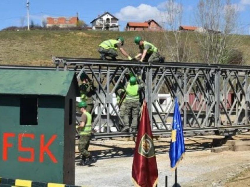 Ekipet e FSK-së nisin ndërtimin e urës që u prish gjatë vërshimeve në Skenderaj