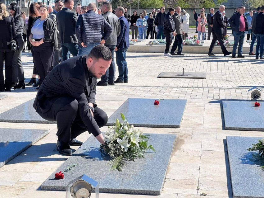 Postimi emocionues i të mbijetuarit të masakrës së Suharekës: Ne jemi dëshmia e asaj që ndodhi 