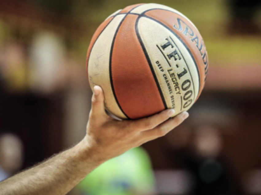 Dy ndeshje interesante në basketboll, vëmendja në Suharekë