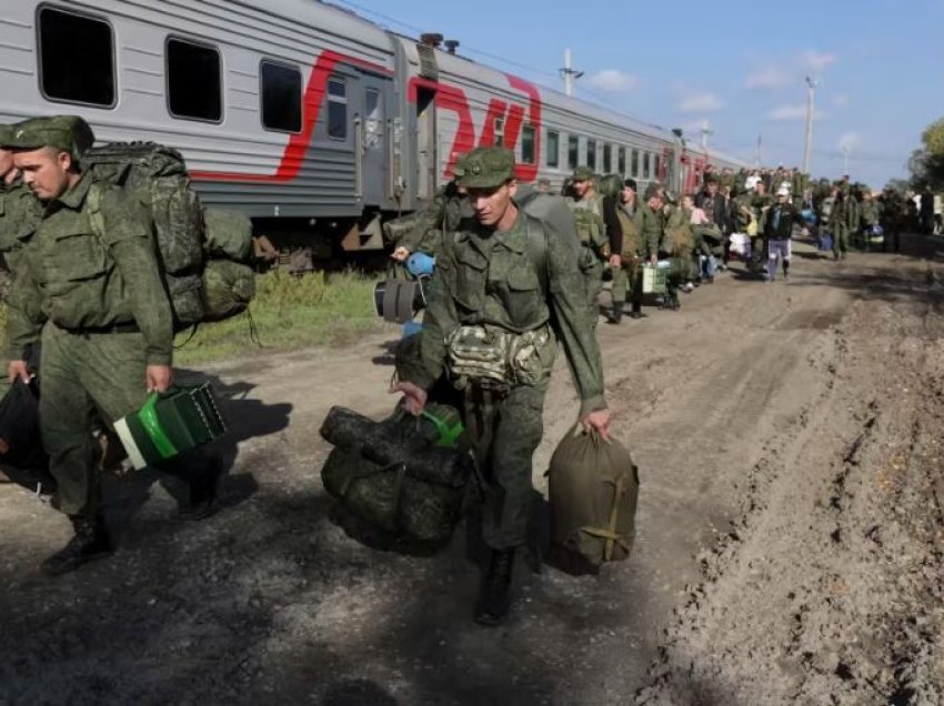 Me para dhe shpërblime të tjera, Rusia përpiqet t’i joshë burrat të luftojnë në Ukrainë