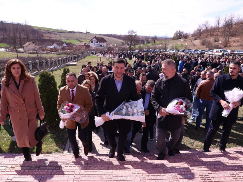 Krasniqi në përvjetorin e Masakrës së Izbicës: Në këtë përvjetor të dhembjes, thërrasim për drejtësi