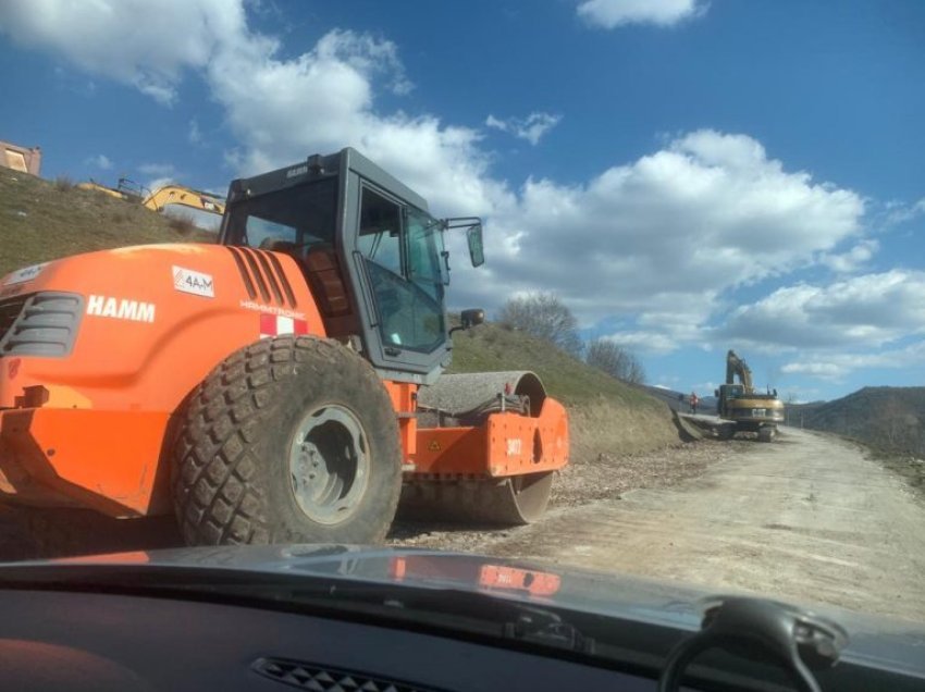 Rruga Ersekë-Leskovik thuajse e pakalueshme, BIRN: Si po e mban peng infrastruktura turizmin në juglindje të Shqipërisë