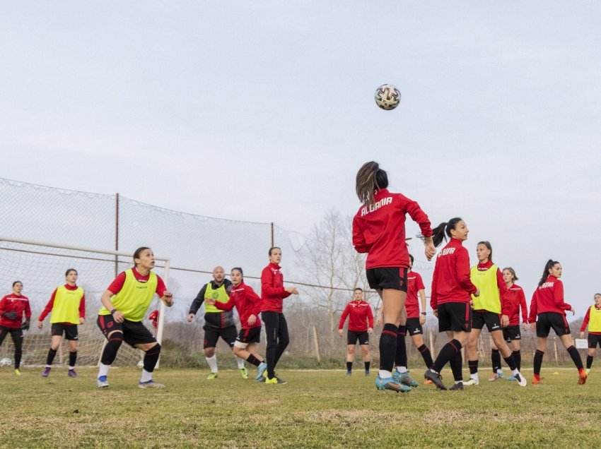 Trajneri Grima fton 23 futbolliste