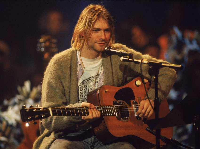 “Kurt Cobain nuk e vrau kurrë veten”/ Shkrimtari i njohur zbulon provat që tregojnë si qëndron e vërteta e vdekjes së këngëtarit