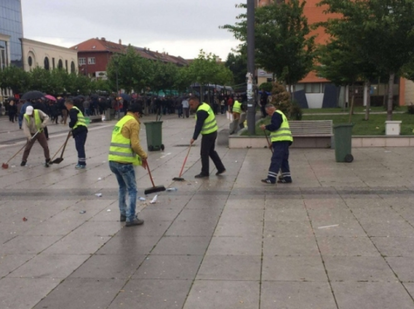 Punëtori i Pastrimit: E lusim Zotin të mos na ndodhë diçka nga defektet e kamionit