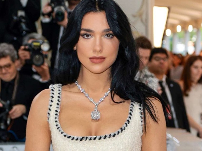 U pa për herë të parë në qafën e saj, historia pas gjerdanit 100 karatësh që Dua Lipa mbajti në Met Gala