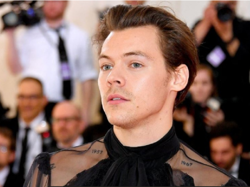 Harry Styles nuk shkon në Met Gala, shkak bëhet “përplasja e vështirë” me Olivia Wilde dhe Emily Ratajkowski