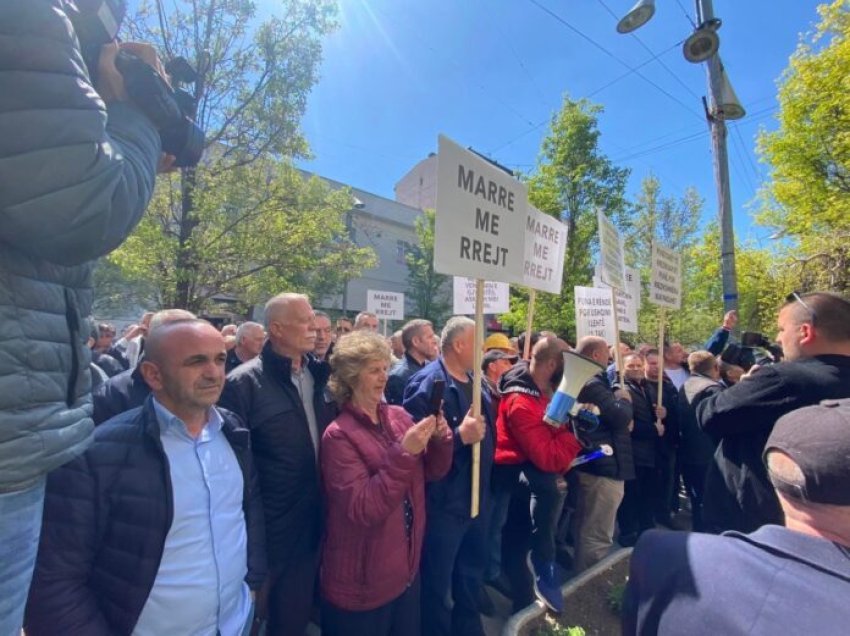 Punëtorët e KEK-ut kërkojnë rritje të pagave, paralajmërojnë grevë më 22 maj