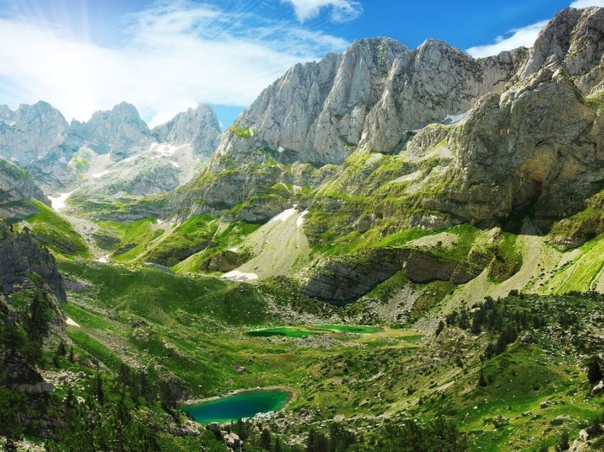 ​Një rrugë malore zbulon jetën e egër të paprekur në Ballkan