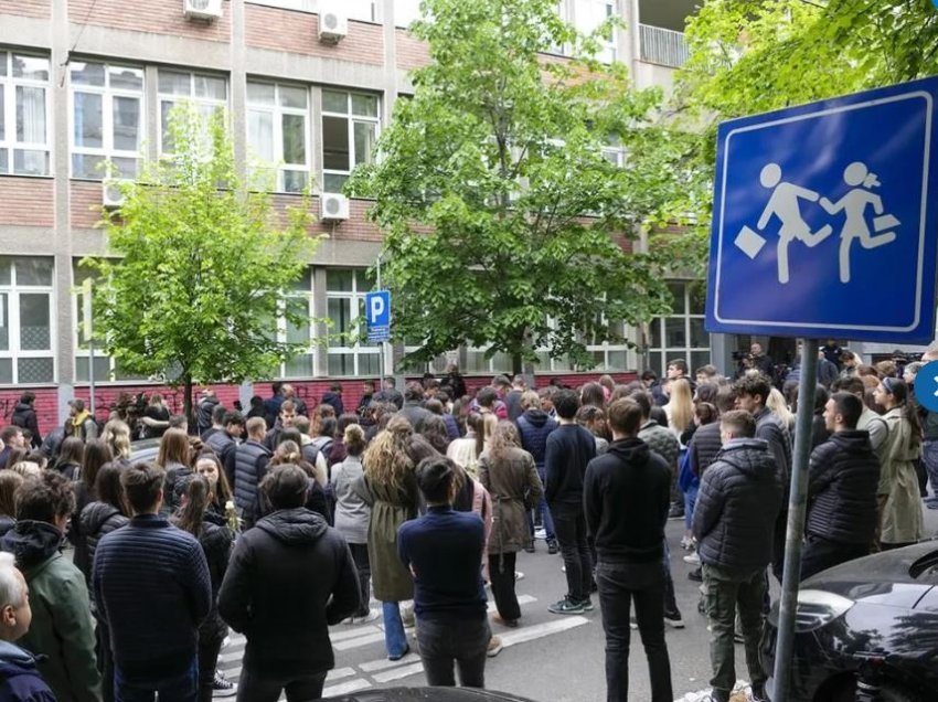 Policia e Serbisë iu bën thirrje qytetarëve që të mbyllin armët pas sulmit të djeshëm