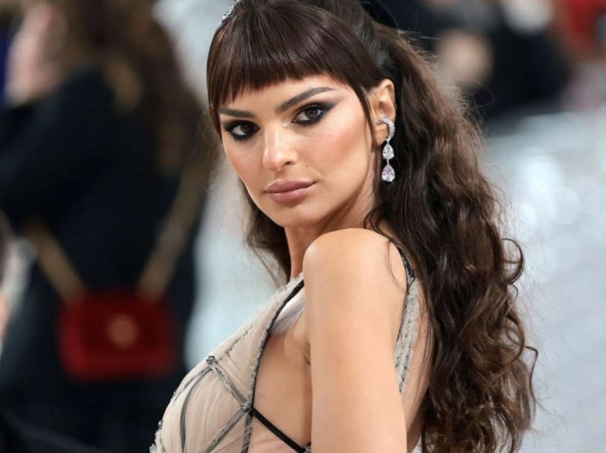 Emily Ratajkowski pranon se nuk ka patur asnjëherë romancë me një femër