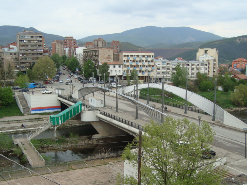 Kërkesa për djegien e mandateve në veri vlerësohet shantazh ndaj Kosovës