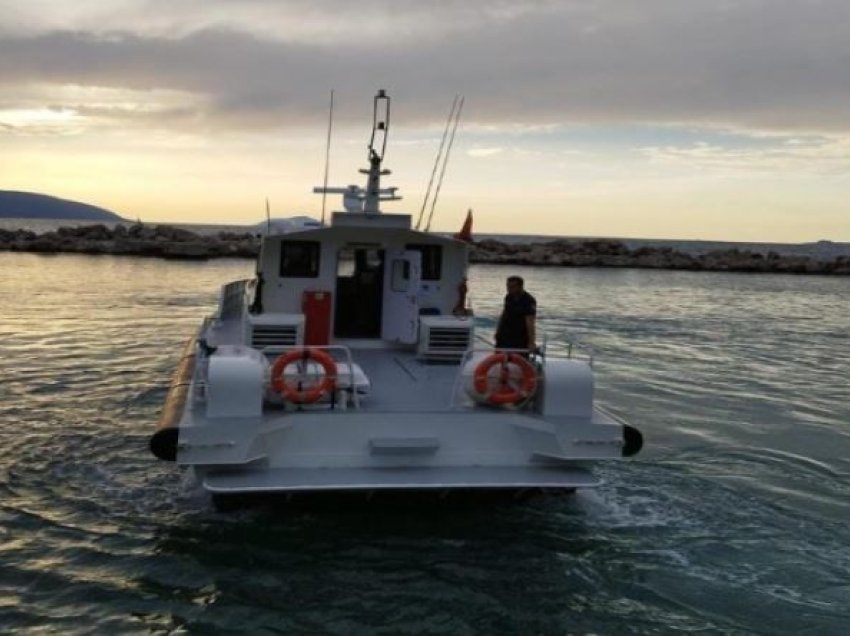 Policia shpëton dy turistë gjermanë në Gjirin e Gramës