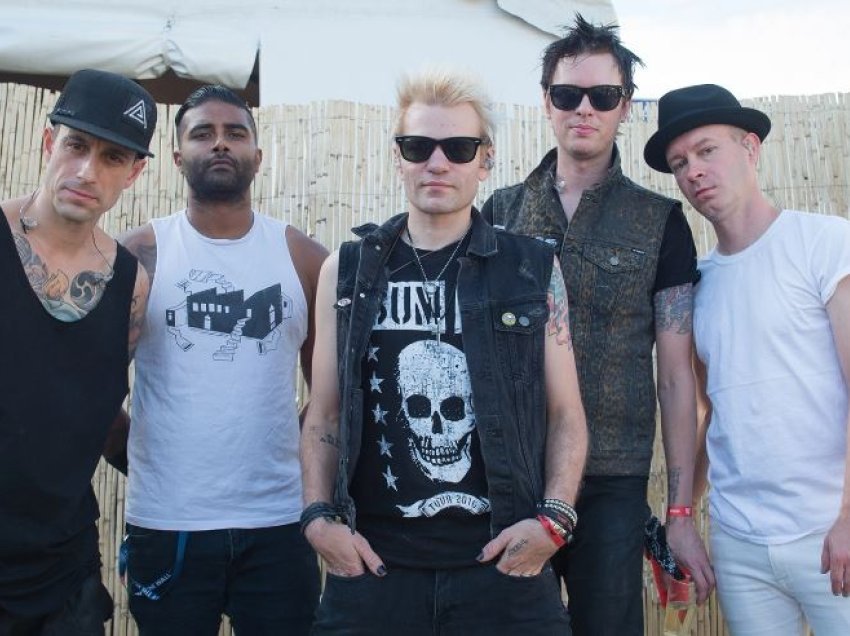 Grupi Sum 41 ndahet pas 27 vjetësh