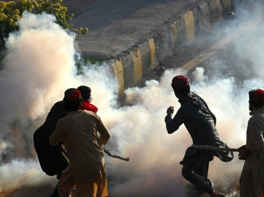 Arrestimi i ish-Kryeministrit të Pakistanit nxit protesta mbarëkombëtare