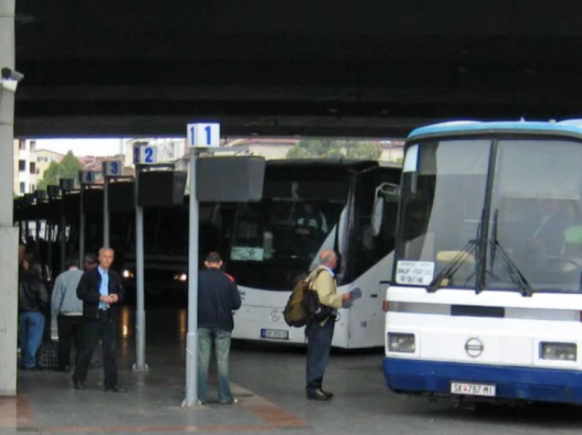 Çmimet e naftës ulen në Maqedoni, çmimet e biletave mbeten të larta