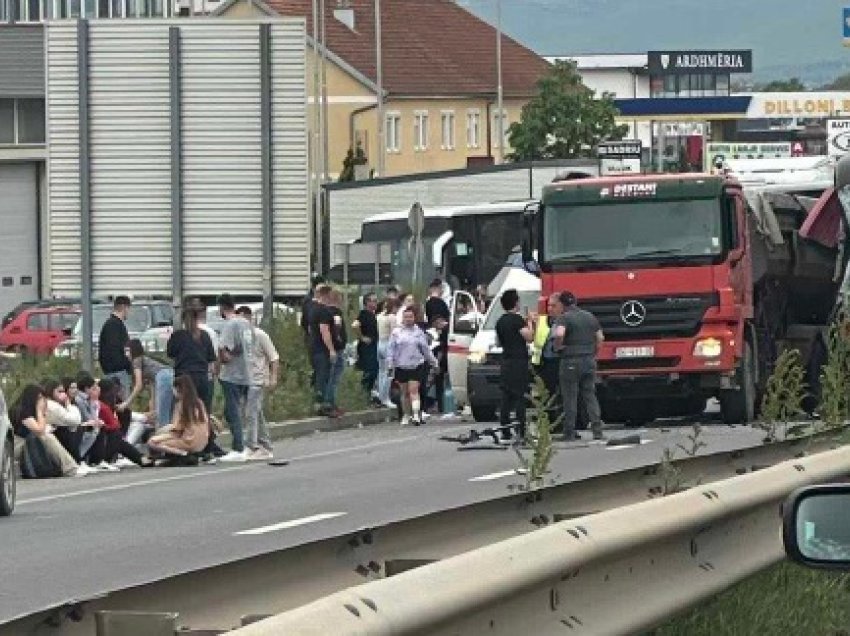 Rrëfen ngjarjen drejtori i shkollës së nxënësve nga Presheva që u aksidentuan sot në Vragoli