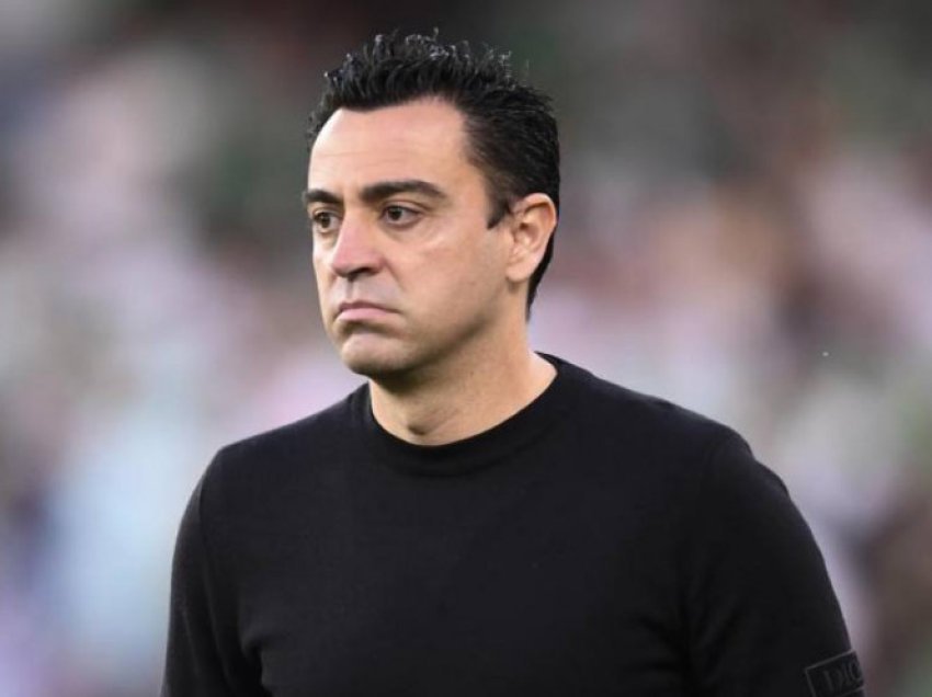 Xavi ironizon me gazetarët