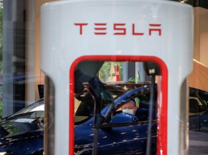 Tesla largon një milion vetura për shkak të sigurisë