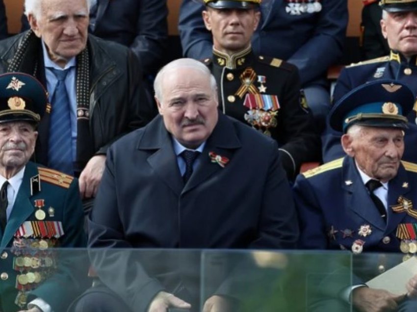 Lukashenko shtrihet në spital, policia dhe ushtria bllokojnë të gjitha rrugët