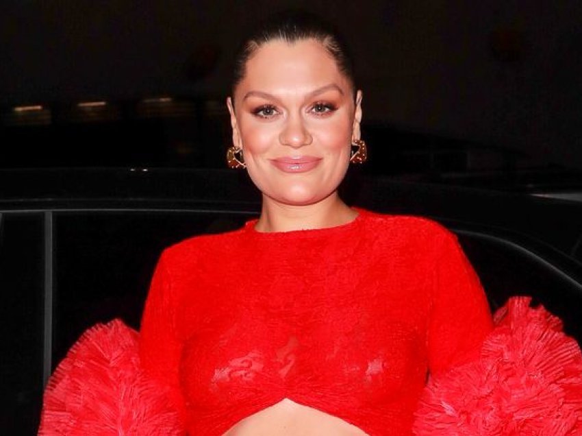 Jessie J bëhet nënë për herë të parë