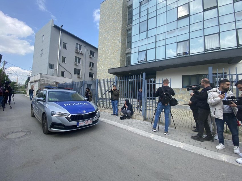 Sveçla dhe Krasniqi marrin pjesë në ceremoninë e betimit të kryetarit të Mitrovicës së veriut