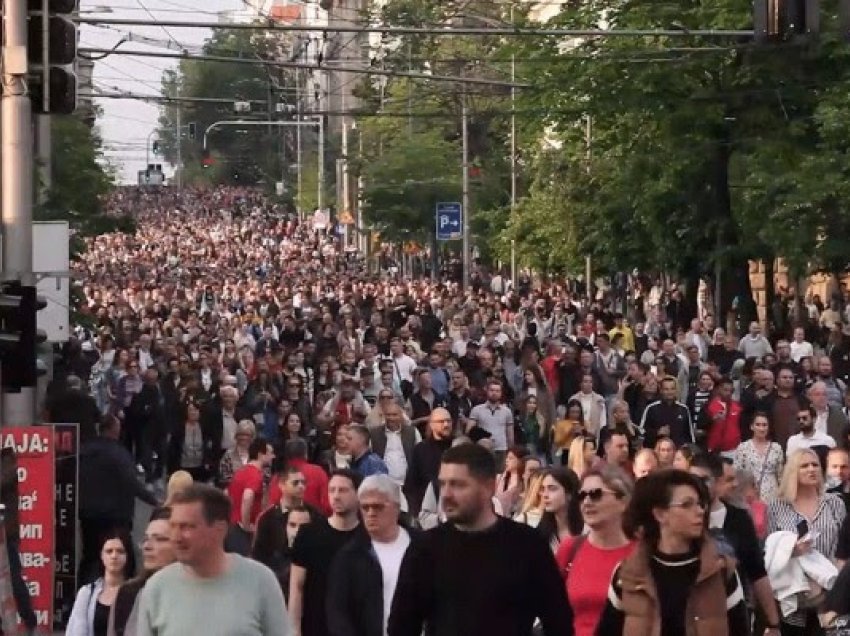 Serbi: Mijëra qytetarë në protestën e tretë kundër dhunës