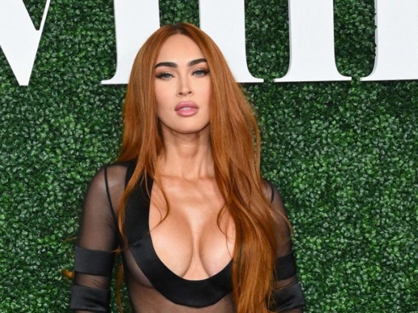 Megan Fox tërhoqi vëmendjen me një fustan me dekolte dhe nisi thashethemet për kirurgjinë estetike