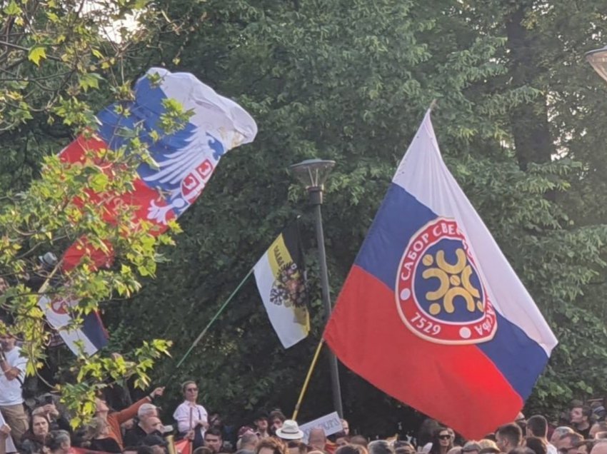 Avokati serb Stojkoviq: Aleksandar Vuçiq e angazhon grupin Wagner në protestën e Beogradit