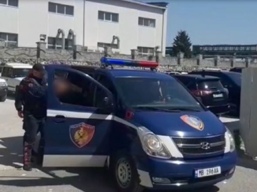 Humbi kontrollin e “Porsche-s”, duke lënë të plagosur dy persona, arrestohet 20-vjeçarja në Shkodër