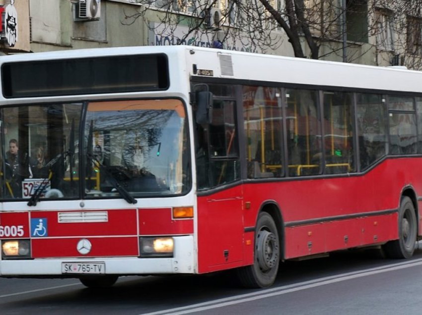 Nënshkruhet marrëveshja, autobusët privatë rikthehen në rrugët e Shkupit