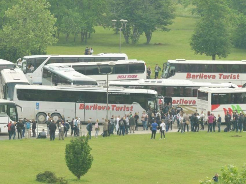 “I shanë e ofenduan deri në qenien kombëtare”, analisti reagon ashpër: Bojkotoni këto kompani të autobusëve