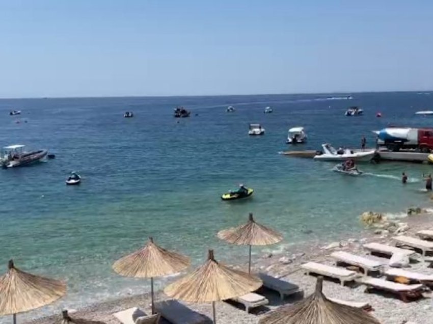 Vlora mbushet me pushues, turistët e huaj zgjedhin Zvërnecin dhe Radhimën