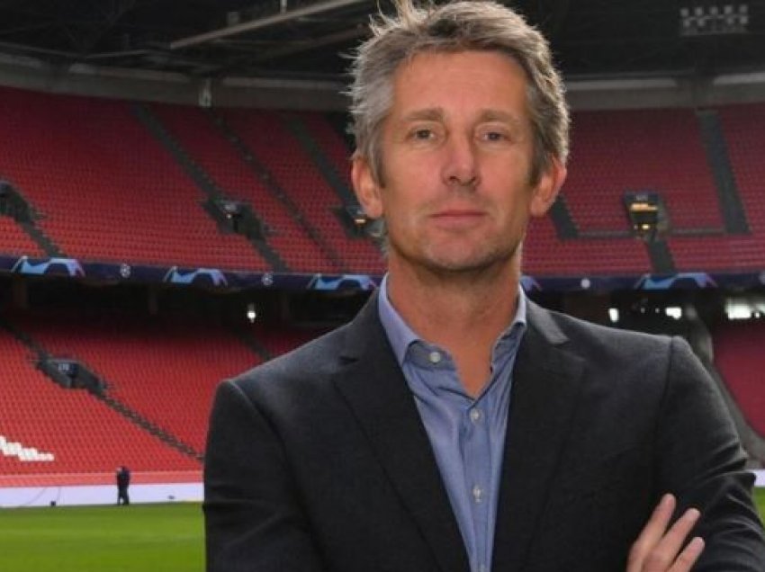 Van der Sar largohet nga Ajaxi