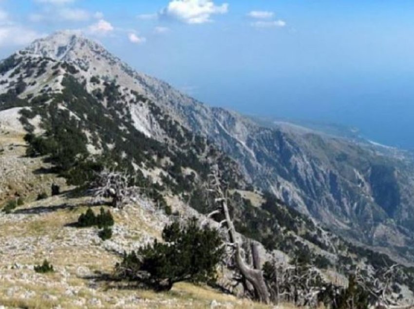 Kishin humbur rrugën në një terren malor të fshatit Dukat, policia ndihmon dy turistët anglezë