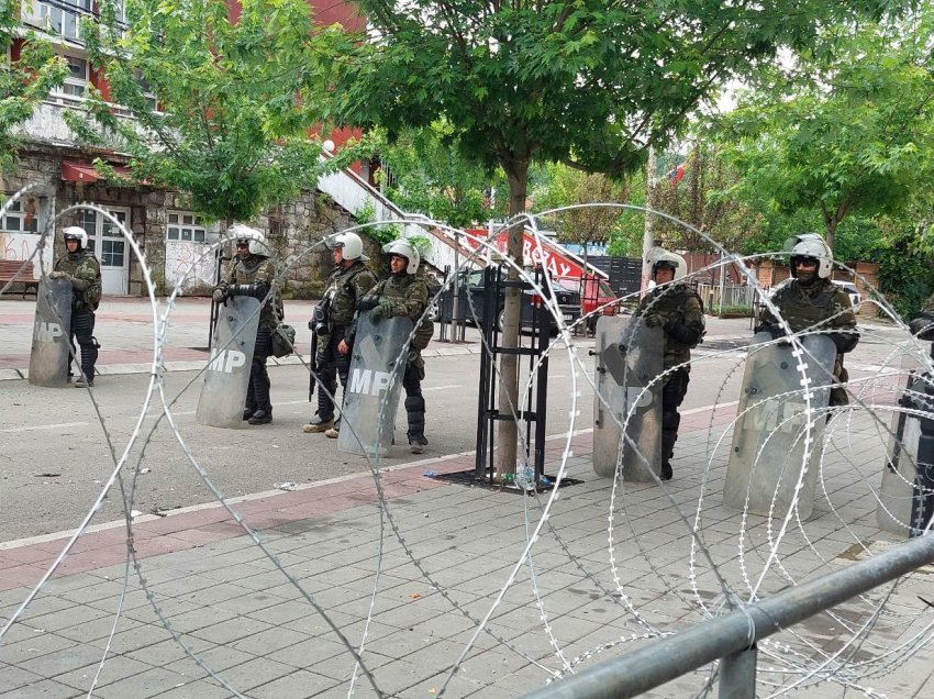 Përfundon protesta në Zveçan, serbët i shpërndan edhe shiu