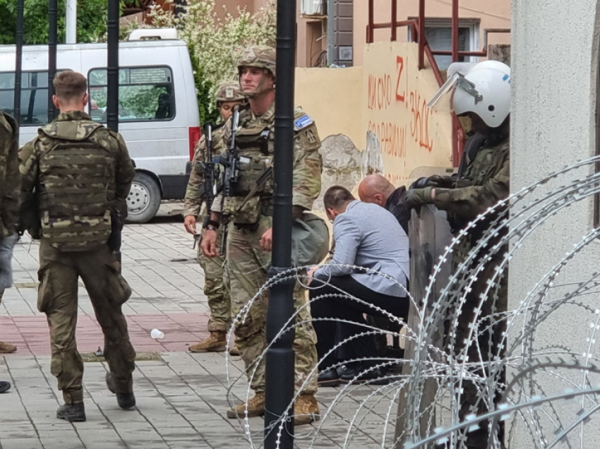 Nis takimi i përfaqësuesve të Listës Serbe me KFOR-in në Zveçan