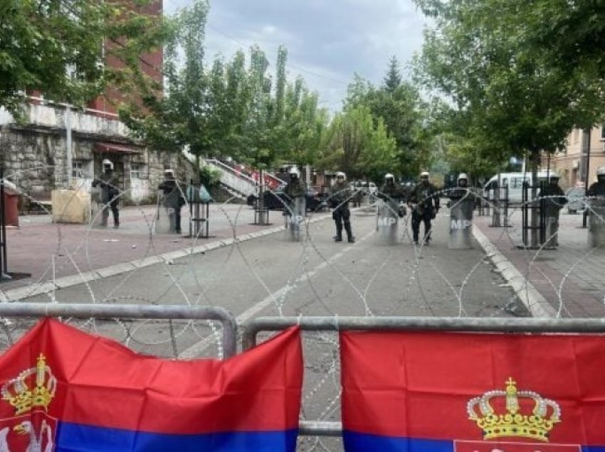 Mjekë e infermierë i bashkohen protestës në Zveçan