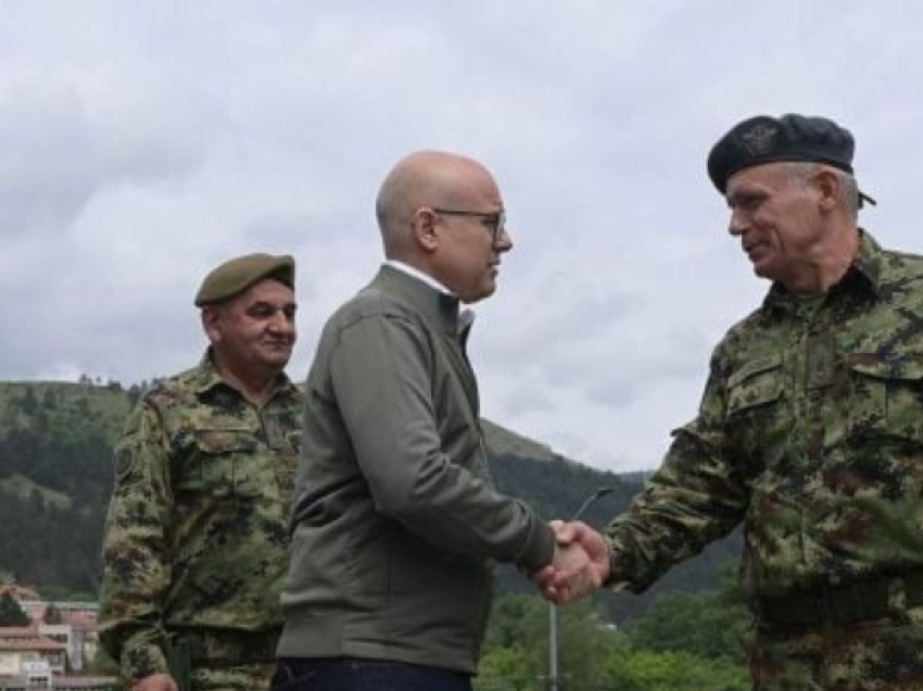 Vuçeviq publikon fotografi nga Rashka, aty ku është vendosur një pjesë e ushtrisë serbe