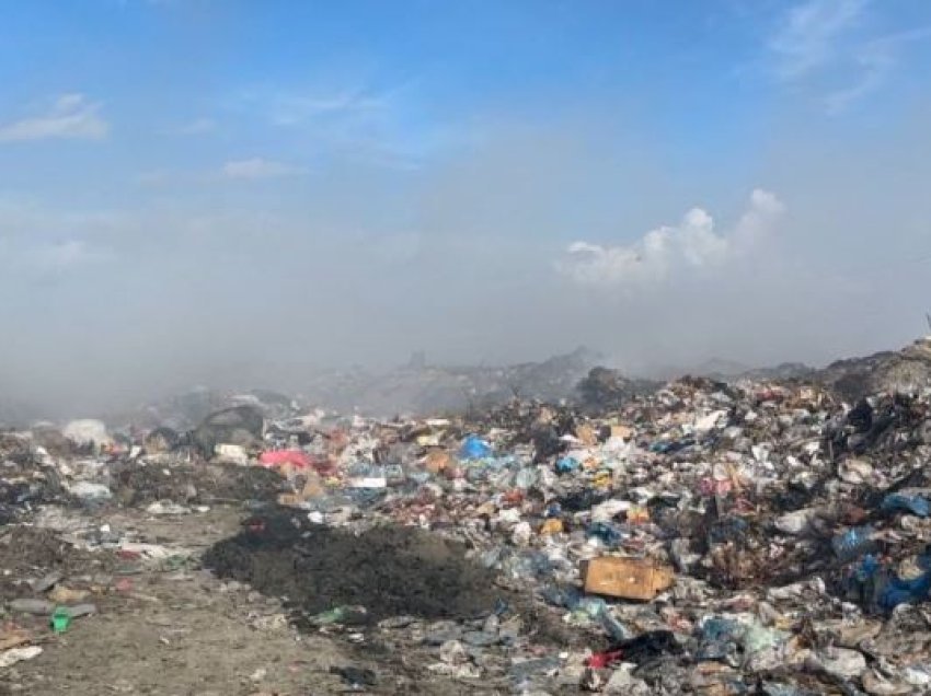 Vlora “pushtohet” nga tymi, as shiu nuk e fiku zjarrin në fushën e mbetjeve