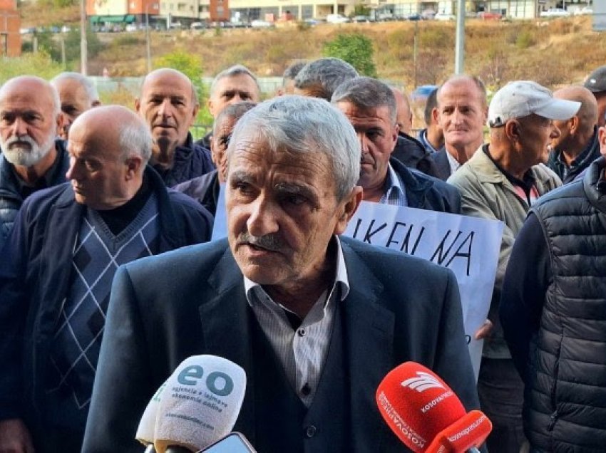 ​Protestojnë ish-punëtorët e ”Llamkosit”, kërkojnë 13 pagat e papaguara