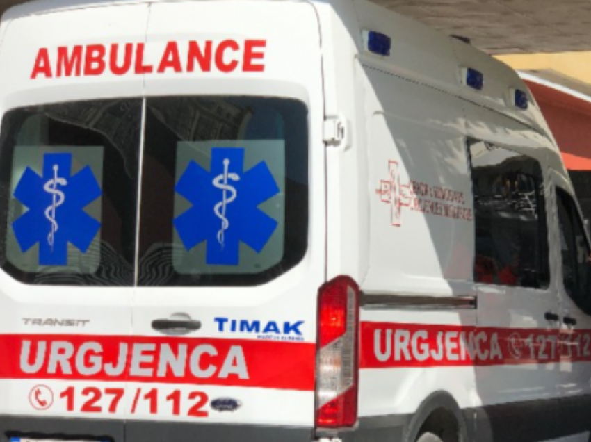 58 vjeçari ndërron jetë teksa po qëndronte në lokal, punonte si shofer i autoambulancës së spitalit