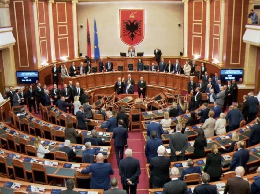 Pas tensioneve në Parlament, Berisha dhe Bardhi bëjnë lëvizjen urgjente