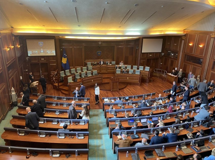 Pozita pa kuorum, Kuvendi shkon në pauzë