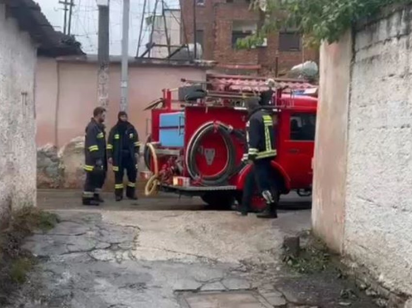 Përmbytje në disa qytete të vendit pas stuhisë/ Zjarrfikësit dhe ushtria në terren